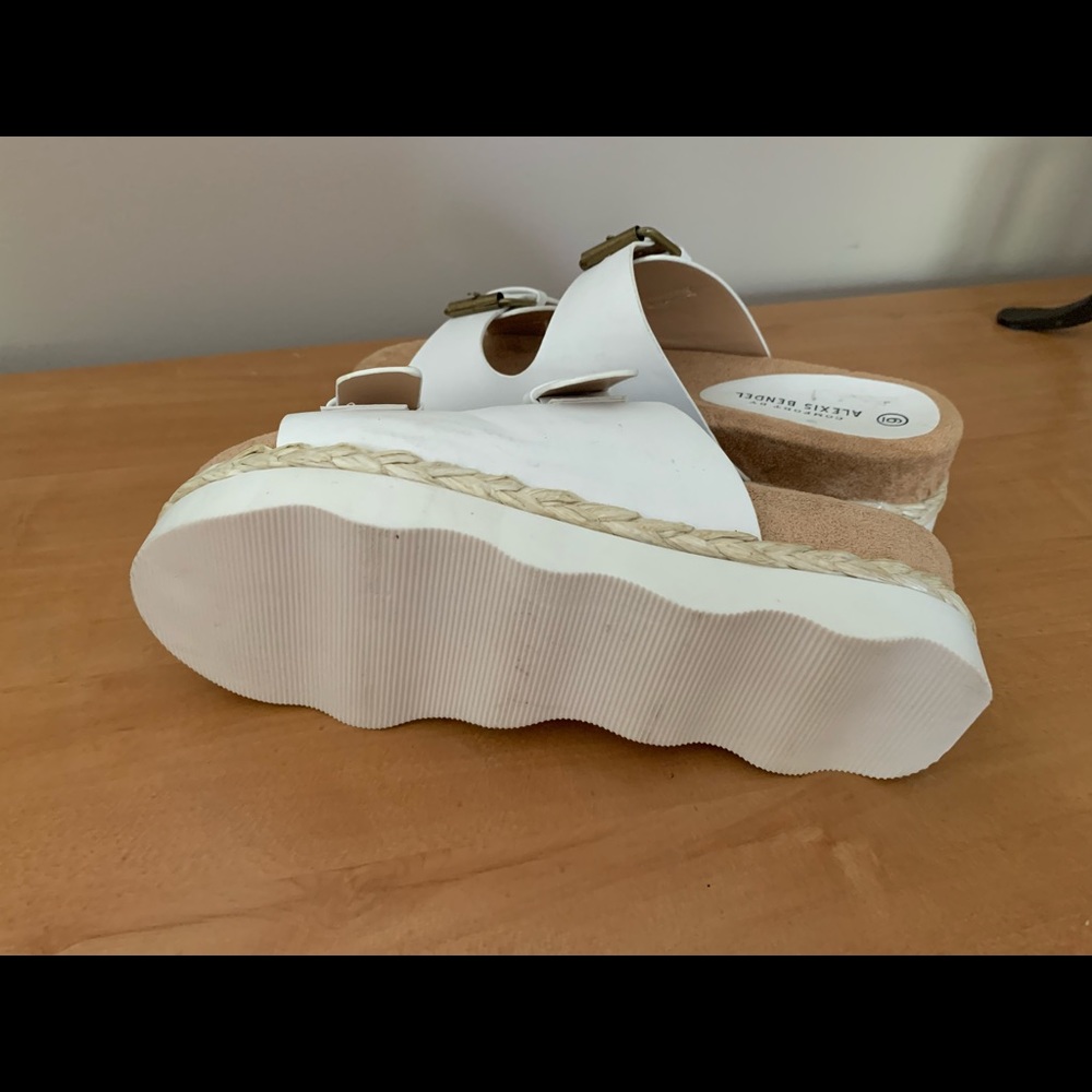 Sandals - Picture 2 of 4